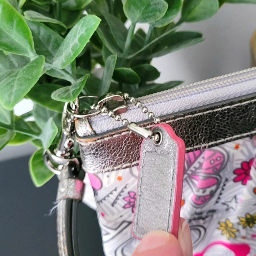 EUC Sateen Coach POPPY.- RARE Butterfly print LARGE Wristlet - Picture 2 of 7